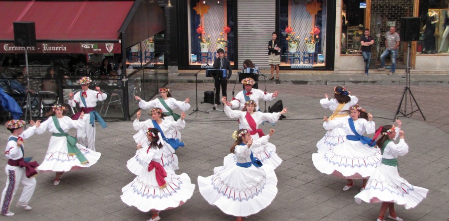 Oinak Arin dantza taldea