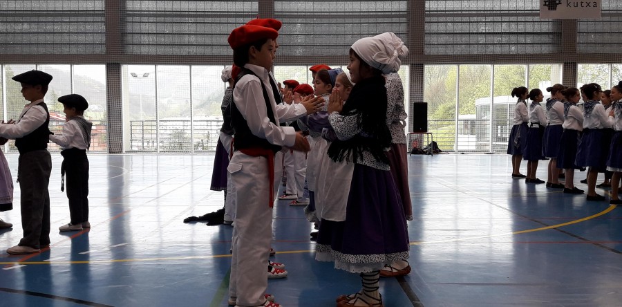 Oiartzungo dantzari txiki eguna