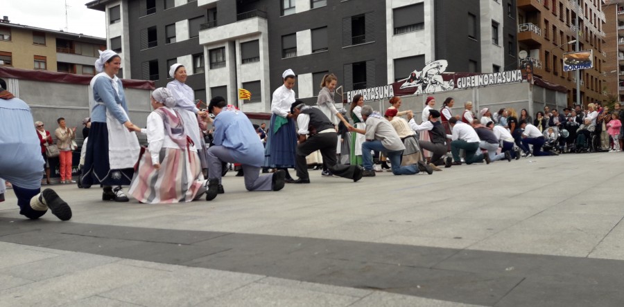 Santa kurtzak: Larrain Dantza Herrikoia